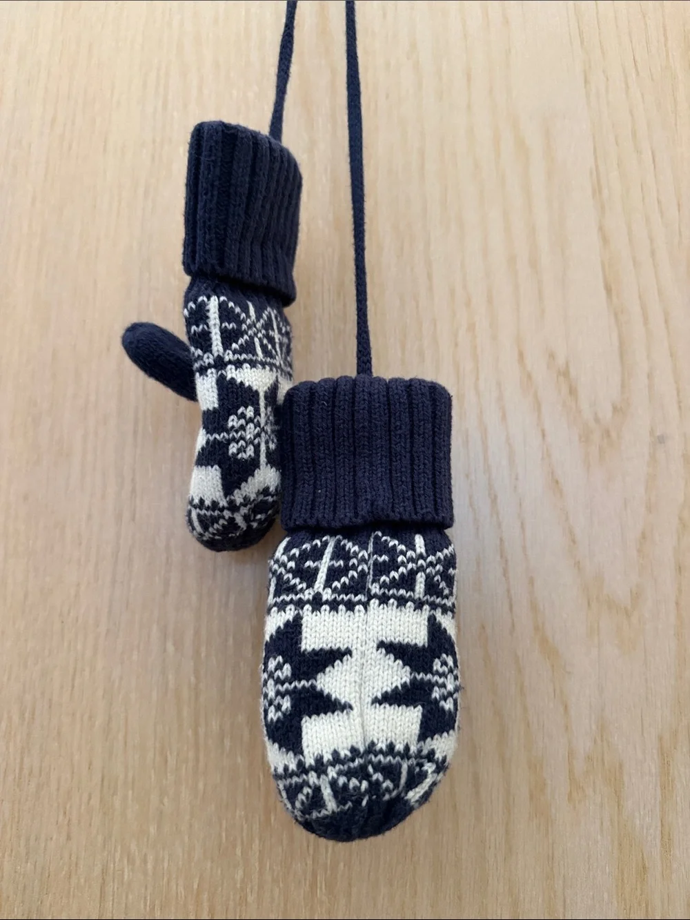 Hanna Andersson Navy and Cream Nordic Knit Mittens on String